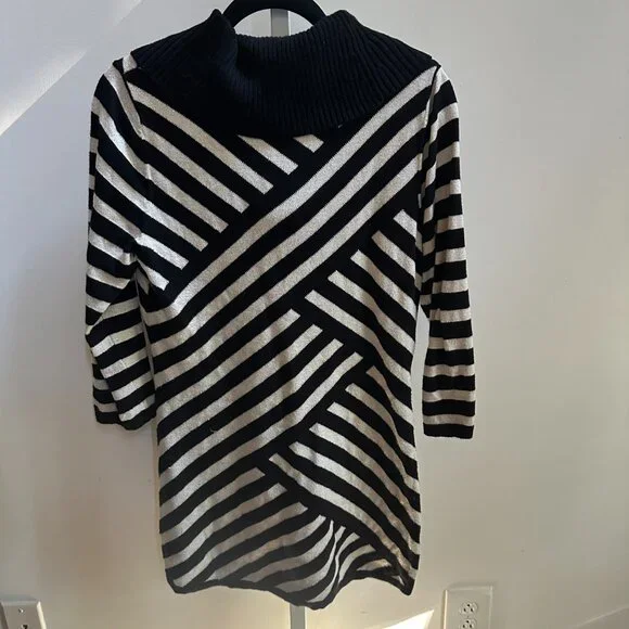 White House Black Market Women's Black White w/Gold Shimmer Cowl Sweater Sz M - Picture 3 of 7